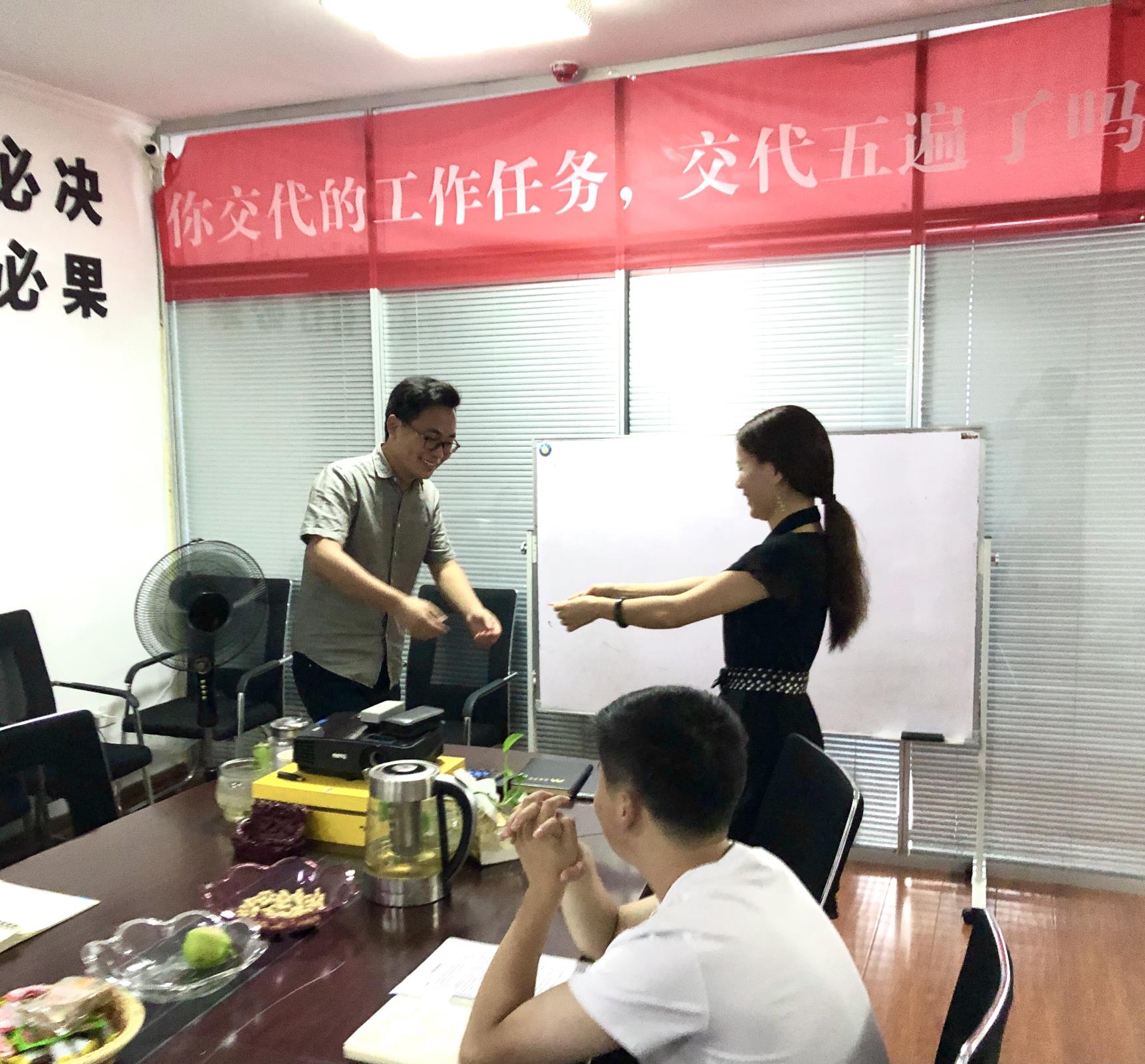 二妮菜煎饼颁奖.jpg 二妮菜煎饼颁奖.jpg